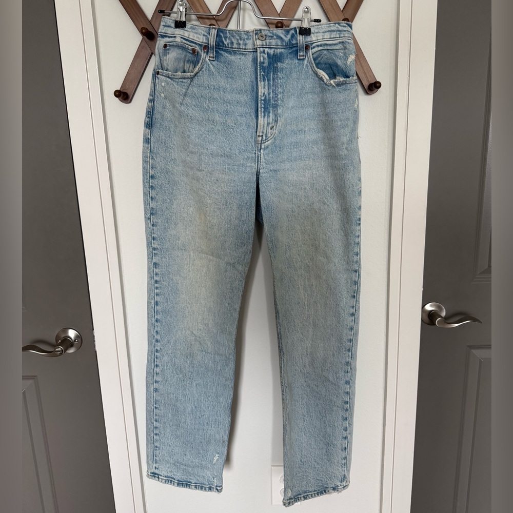 Abercrombie & Fitch The 90s Straight Ultra High Rise Jeans in 29L
